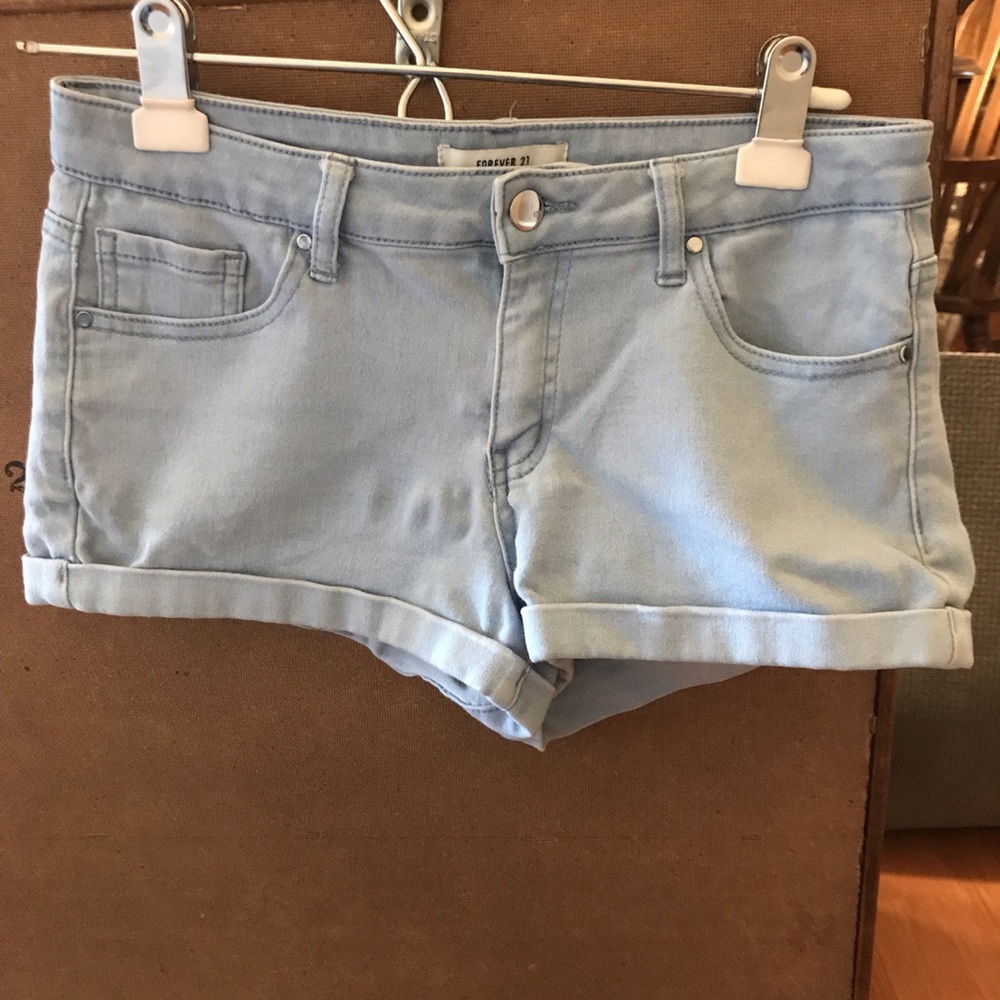 Light wash high wasted short shorts